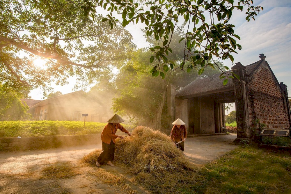 Duong Lam is perfect for photographing traditional Vietnamese architecture